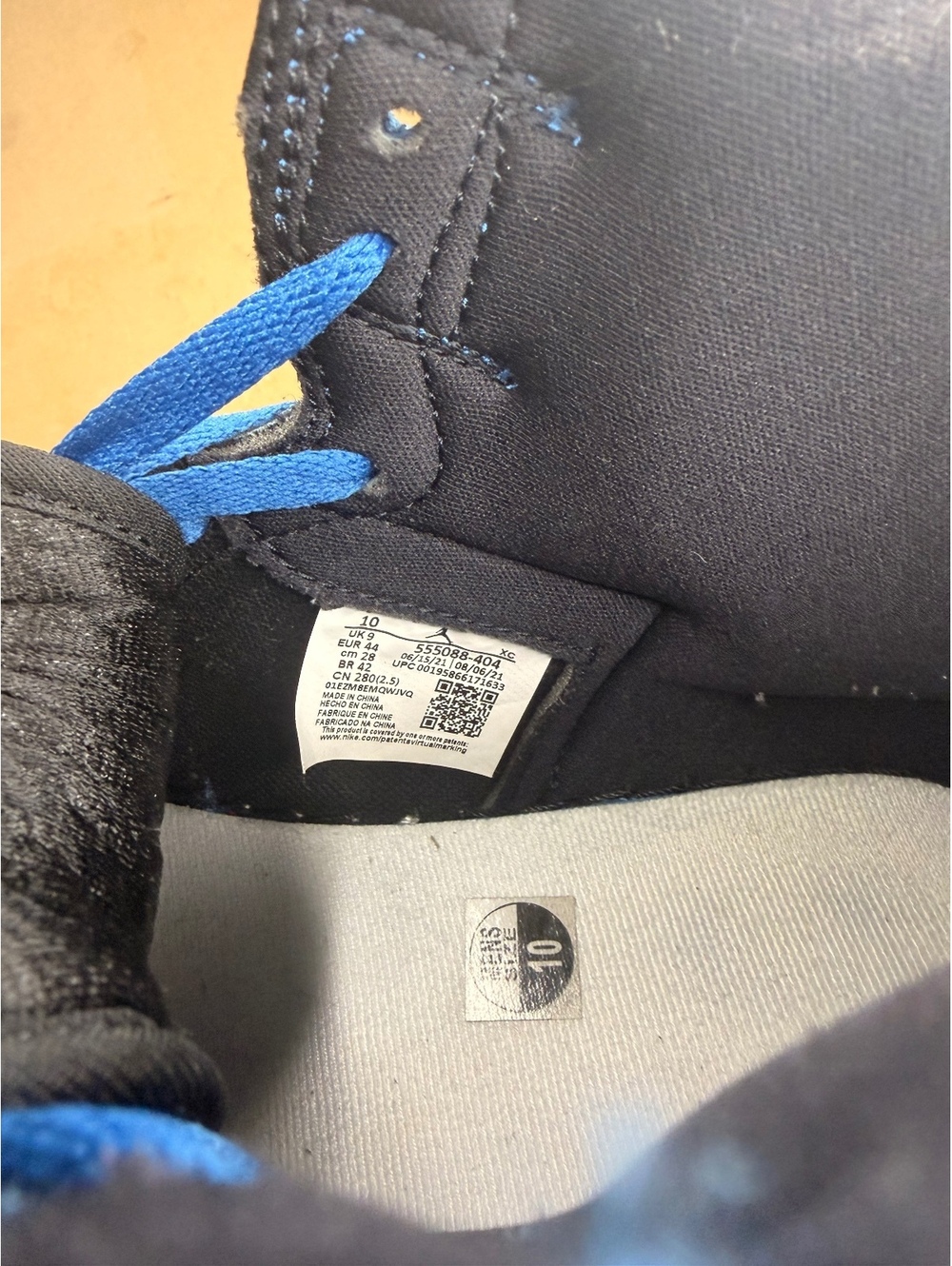 Nike Air Jordan 1 Retro High OG Royal Blue Black White Sneakers Size 10 - Picture 3 of 3